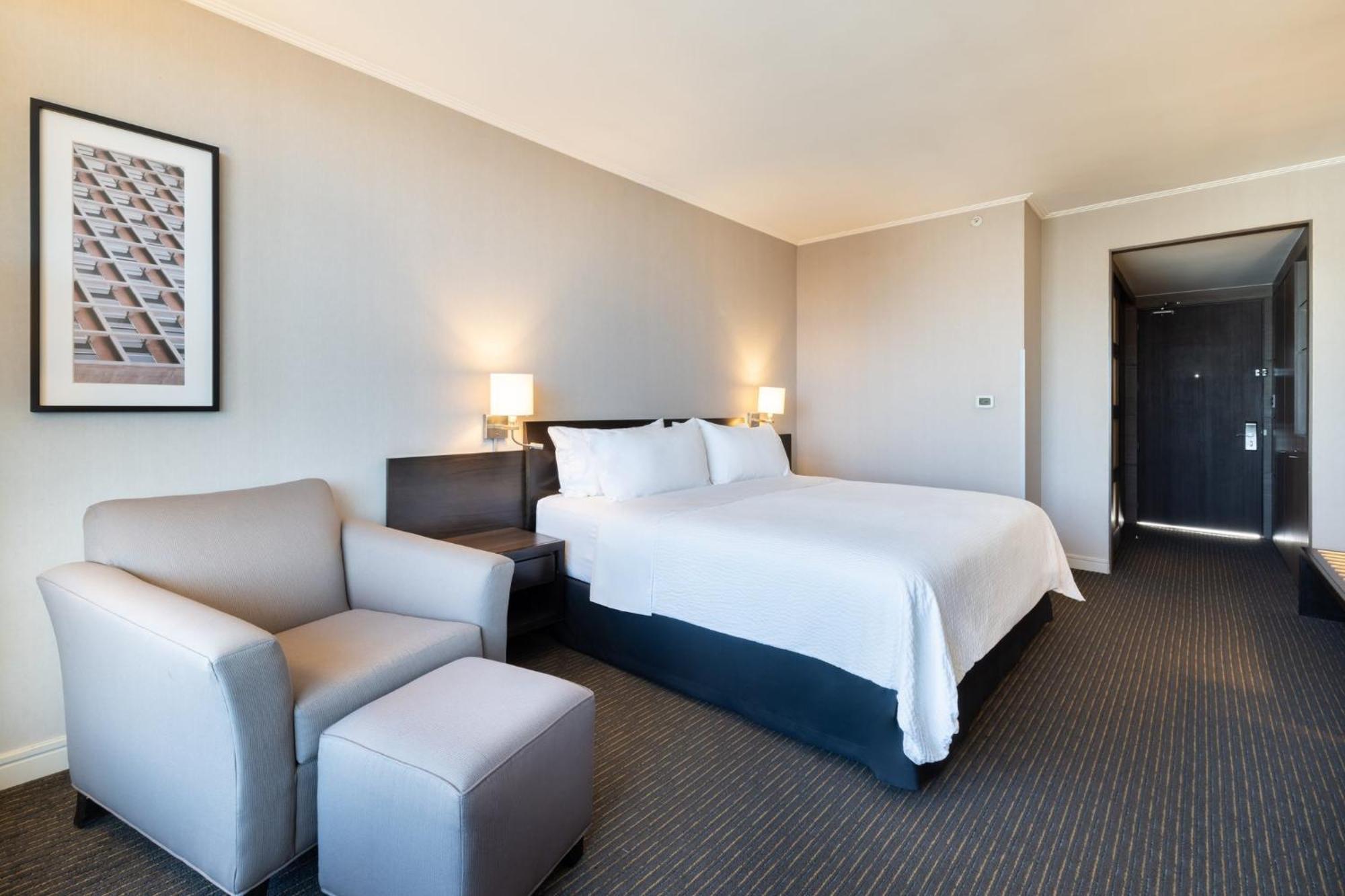 - Airport Terminal By Ihg Hotel