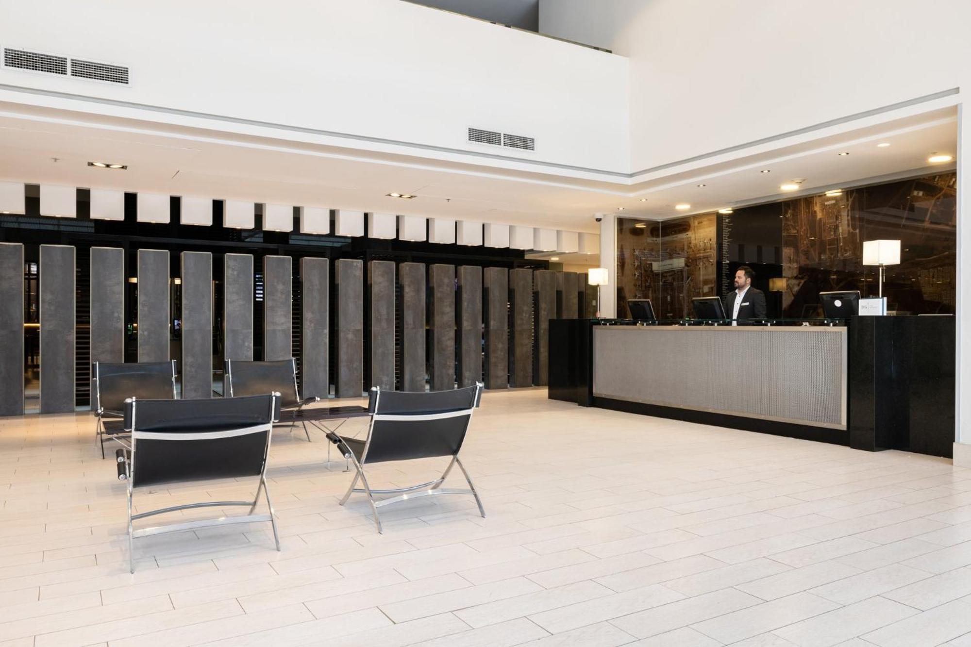 Hotel - Airport Terminal By Ihg