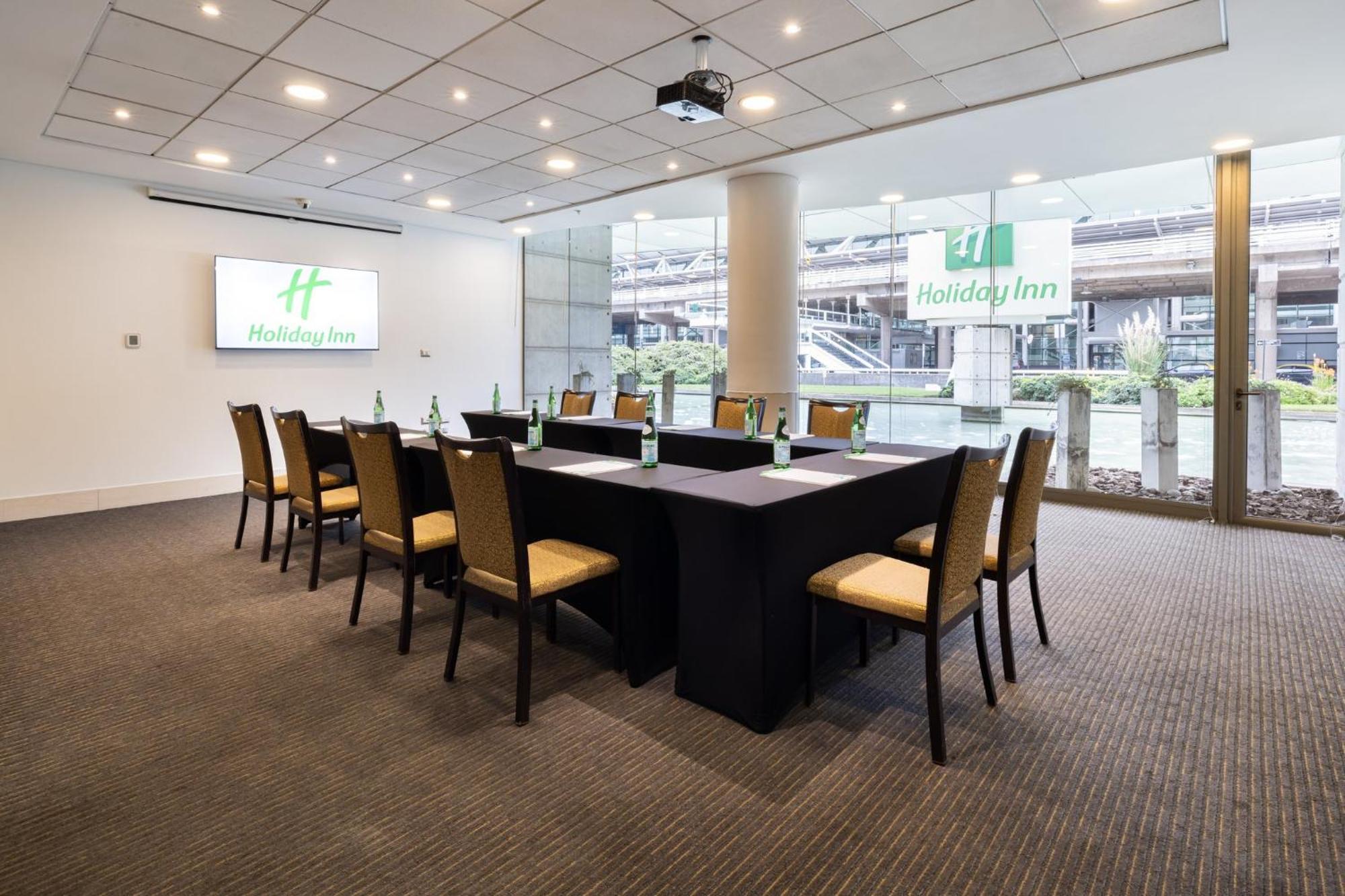 - Airport Terminal By Ihg Hotel