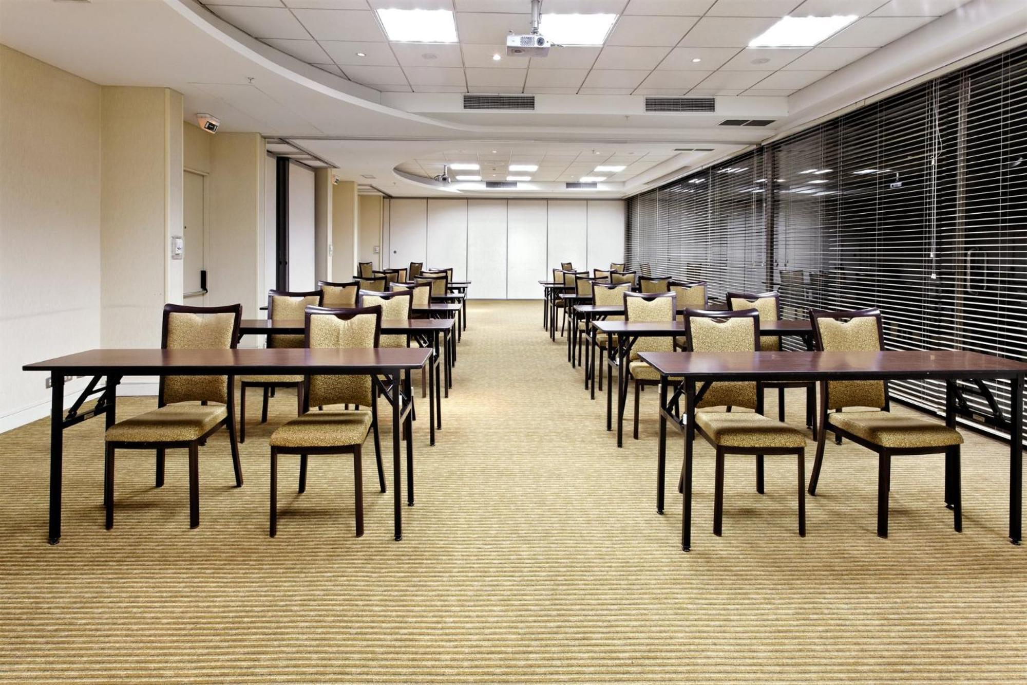 Hotel - Airport Terminal By Ihg