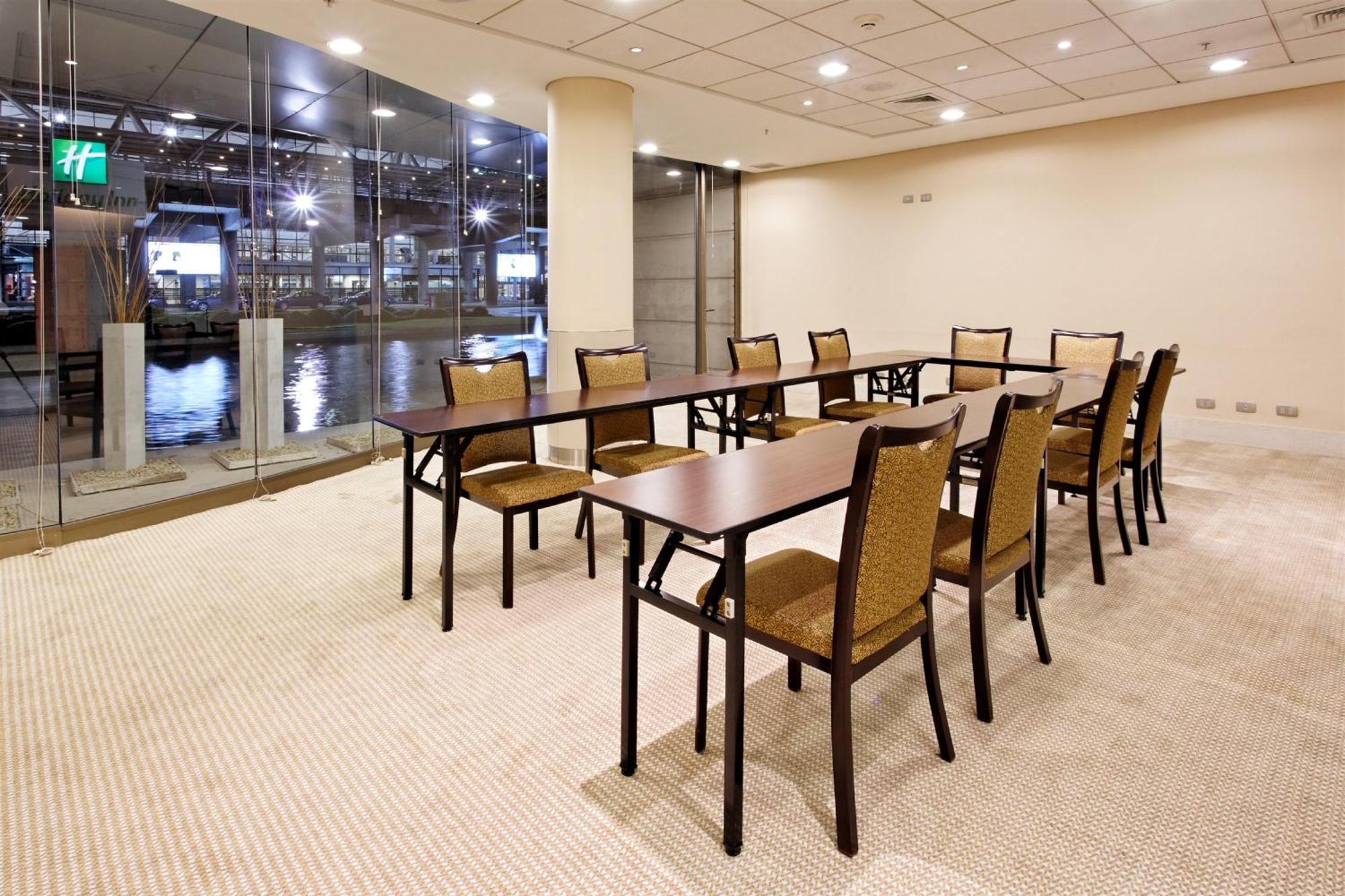 Hotel - Airport Terminal By Ihg